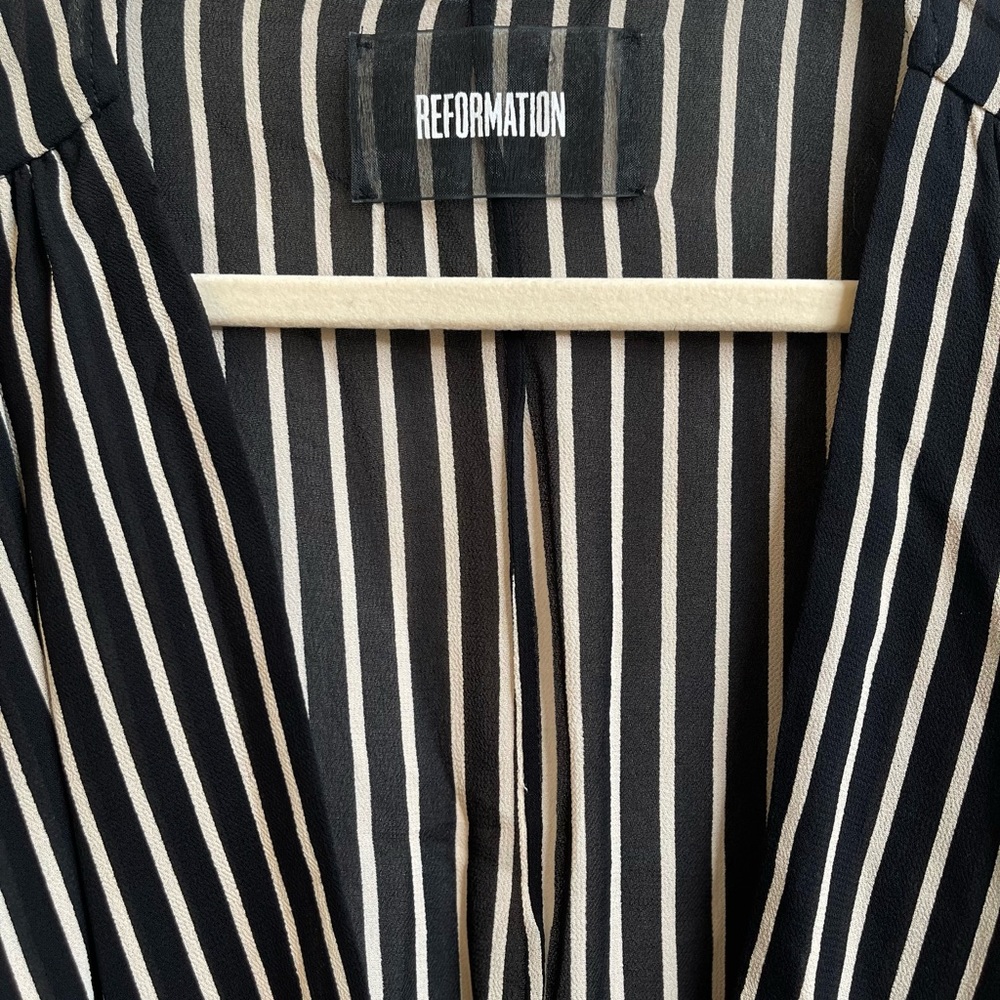 Reformation deep v, stripped blouse with elastic waist - Picture 6 of 16